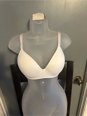 Rene Rofe White V-Neck Light Support Bra